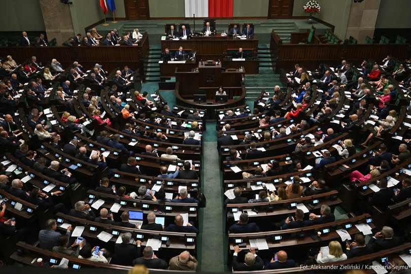 Sala posiedzeń Sejmu RP podczas głosowania nad ustawą o statusie osoby najbliższej — 29 maja 2026 roku